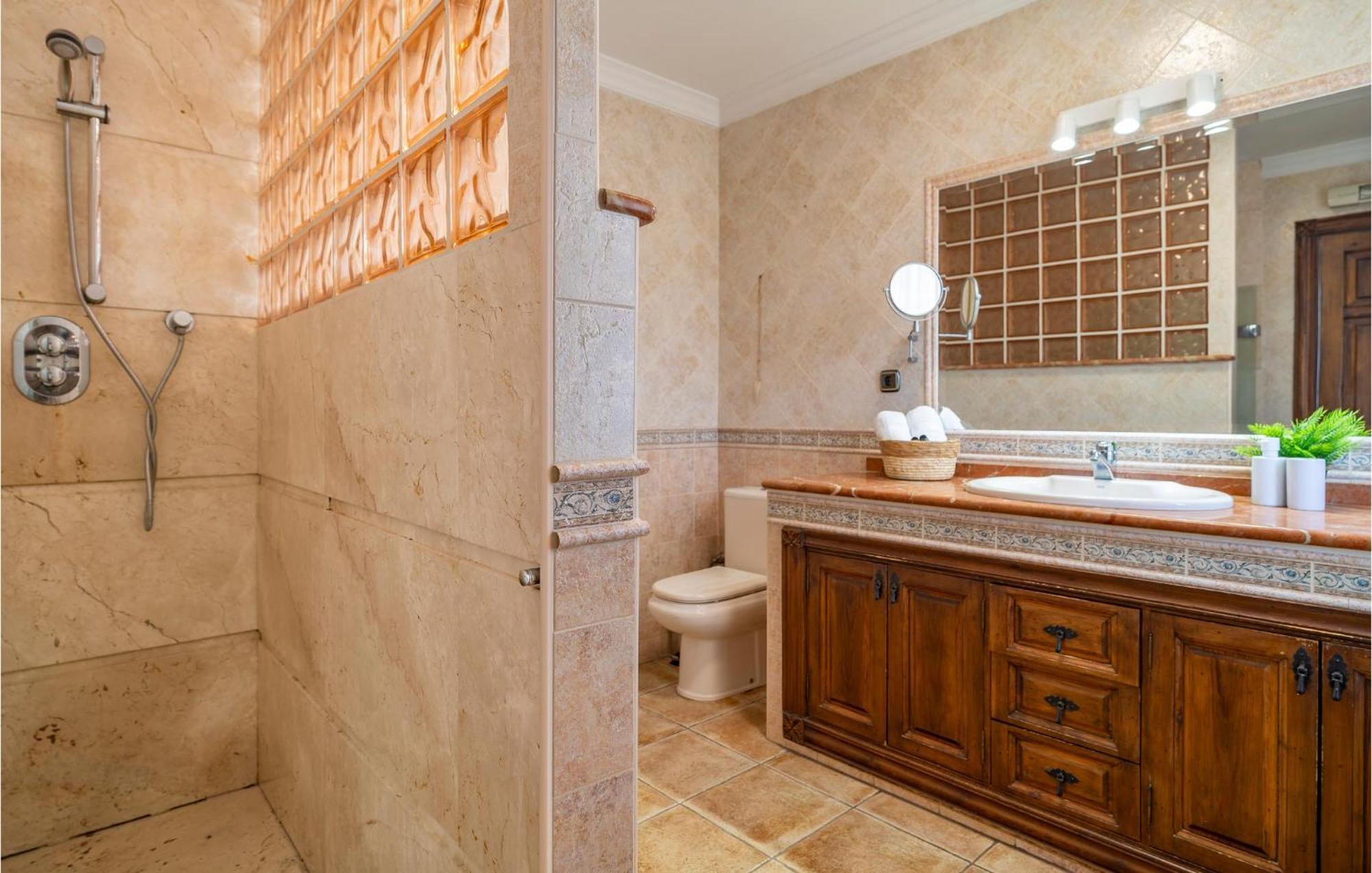 Rumah liburan Amazing In With Kitchen Marbella
