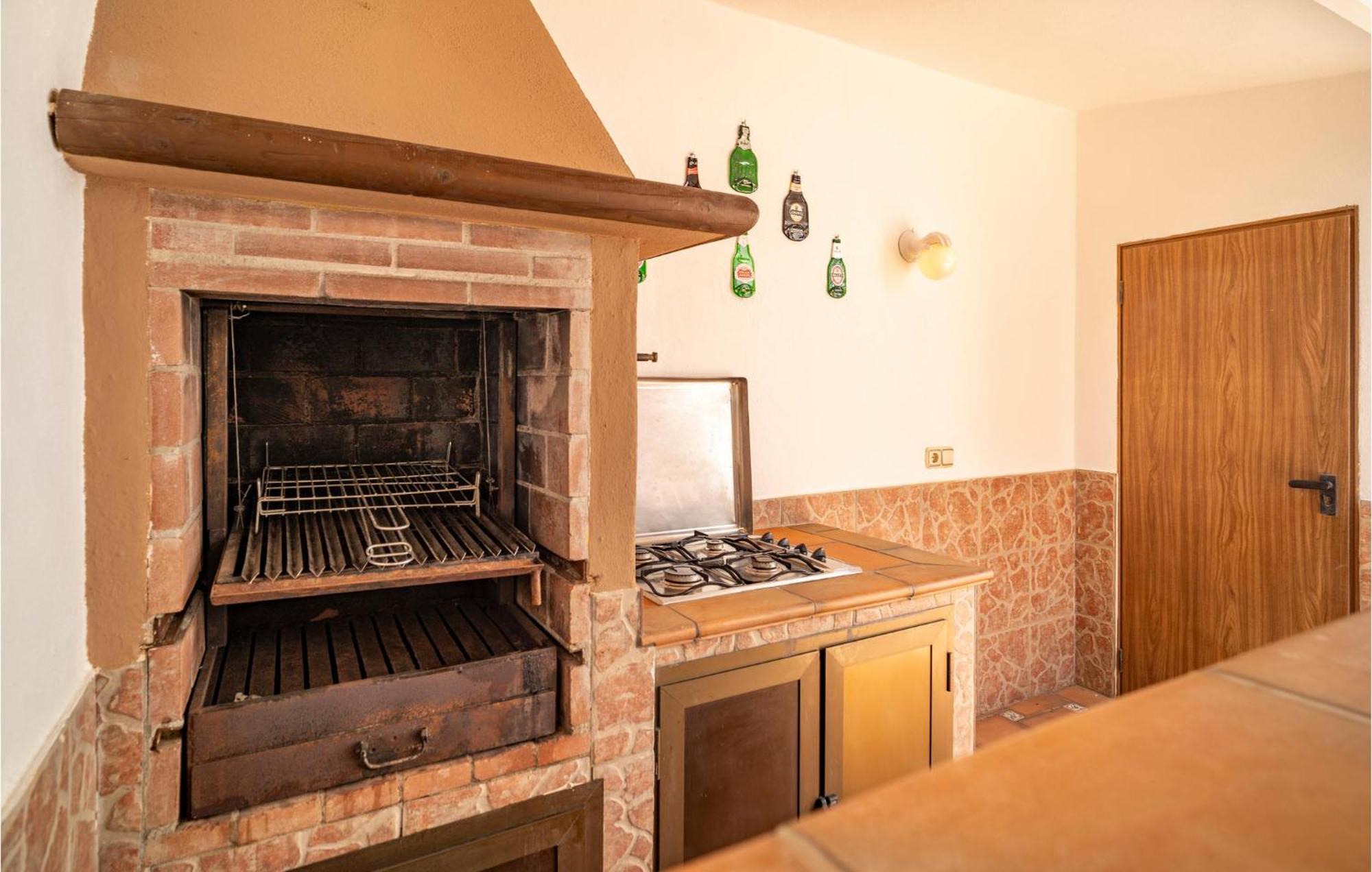 Rumah liburan Amazing In With Kitchen